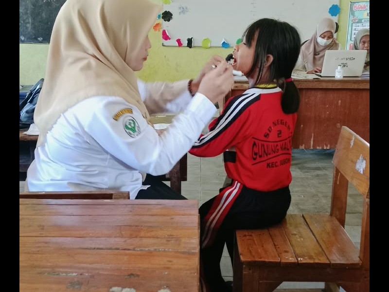Skirining  Kesehatan Oleh Puskesmas Suboh di SD Negeri 2 Gunung Malang